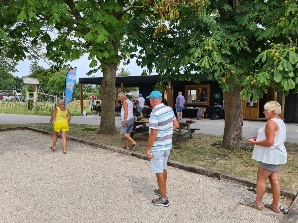 Bungalow 74 Op Recreatiepark De Wielen Sint Maarten Dış mekan fotoğraf
